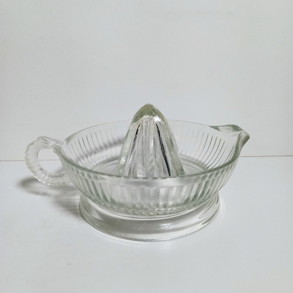 Vintage Glass Lemon Orange Juice Squeezer Juicer Clear Glass Ribbed Detail - Picture 1 of 5